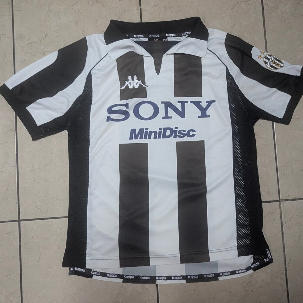 Juventus Kappa jersey from the 1997–1998 season, men’s size small, pre-owned